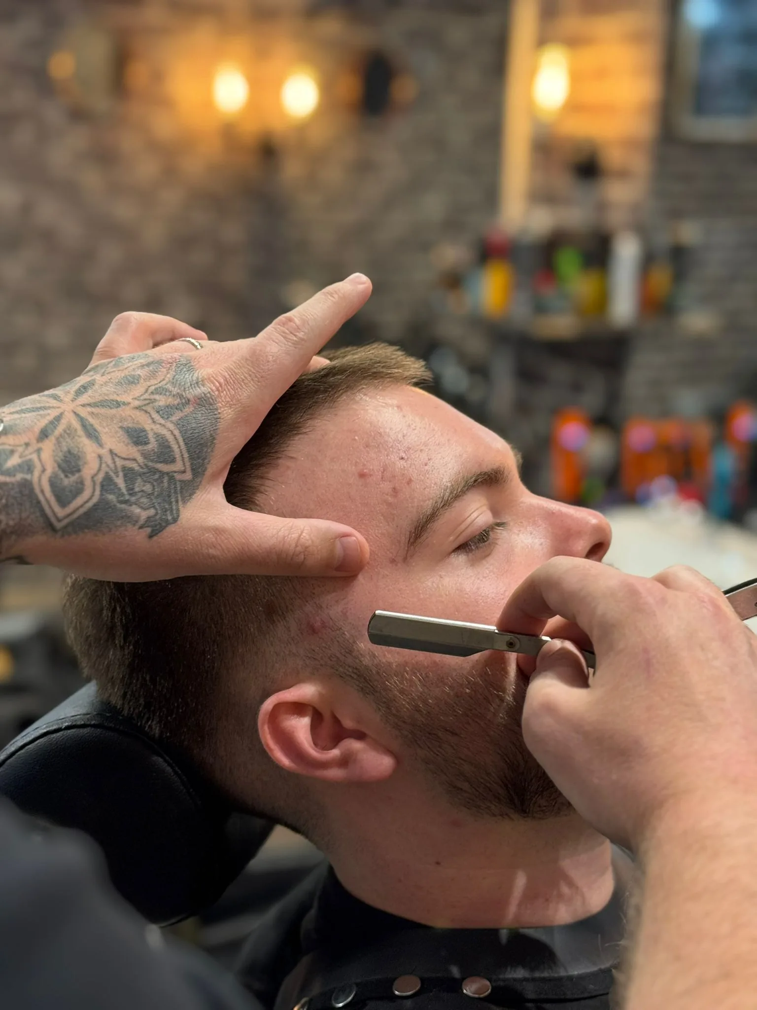 Barbershop Cutshop Mons — intérieur